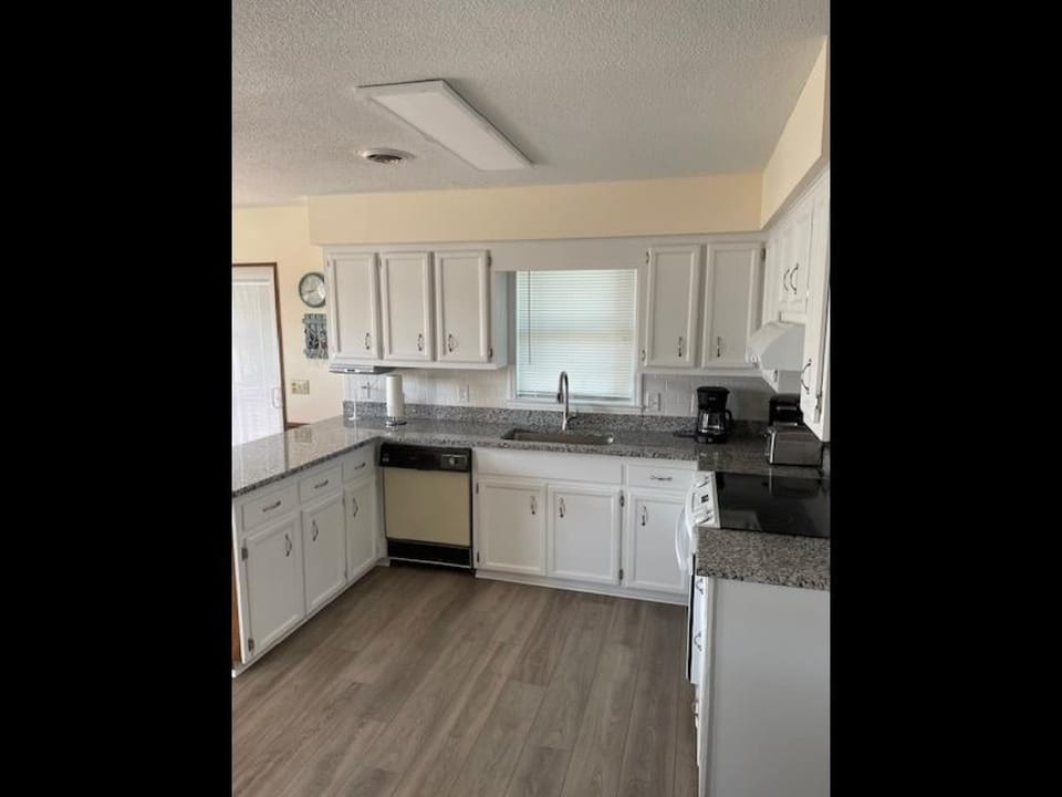 Kitchen (002)