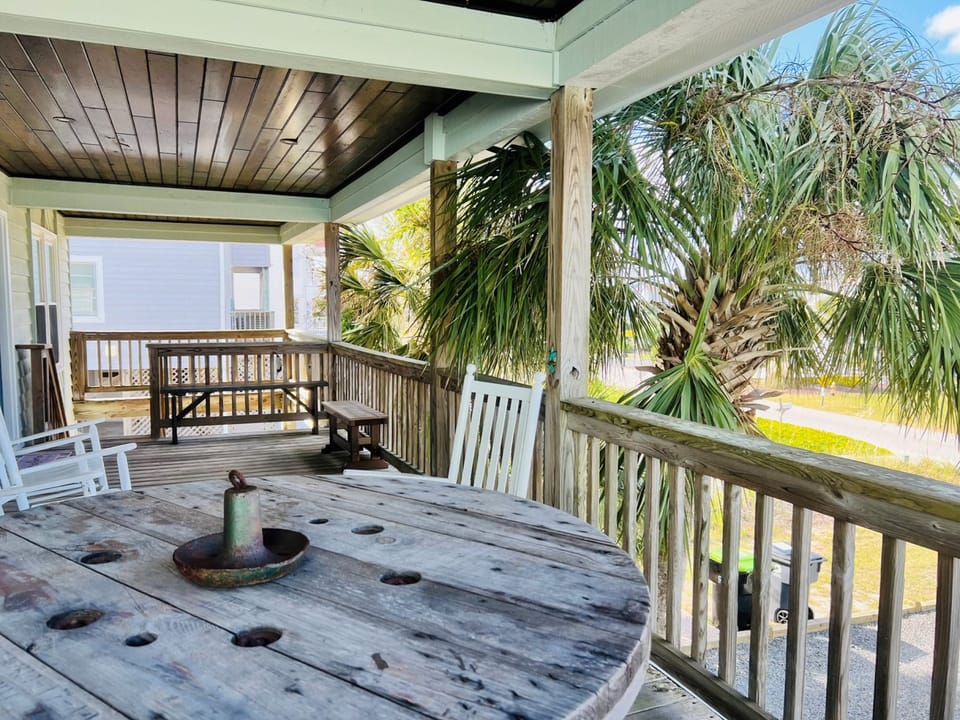 Streetside Deck (2)
