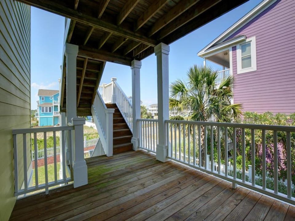 Lower Deck with Stairs