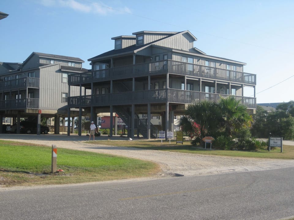 Sandy Shores West 101 Apartment in West Beach