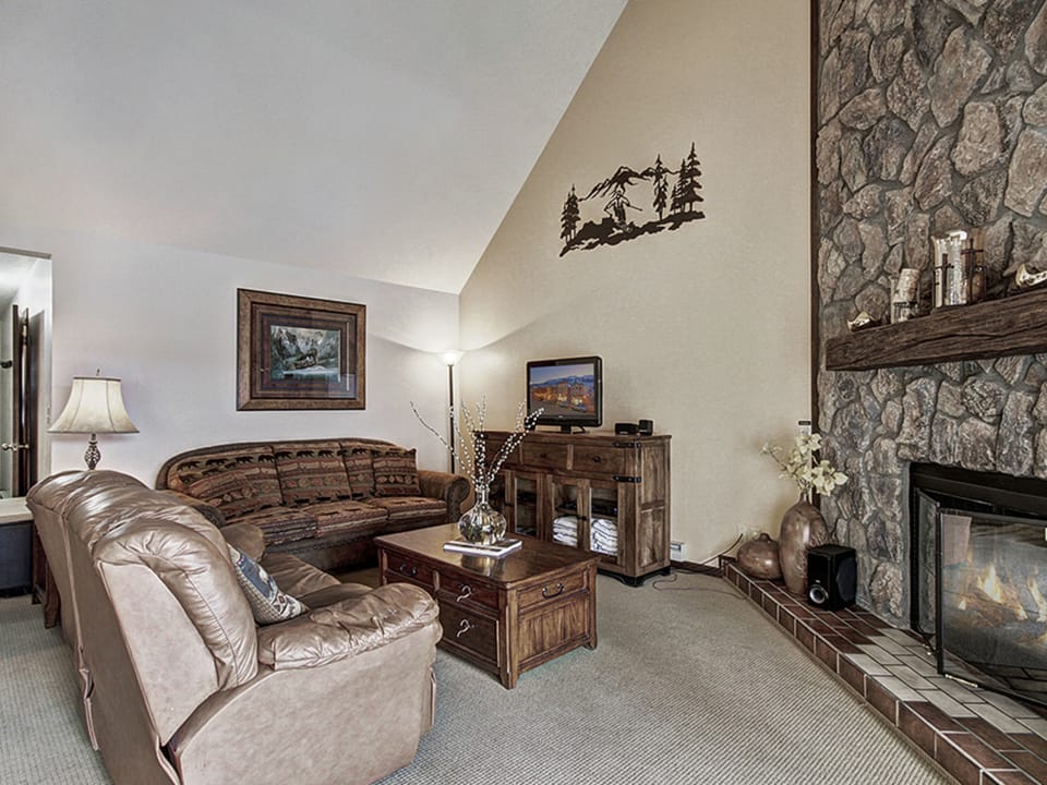Living Area - Park Place 304C - Breckenridge Vacation Rental