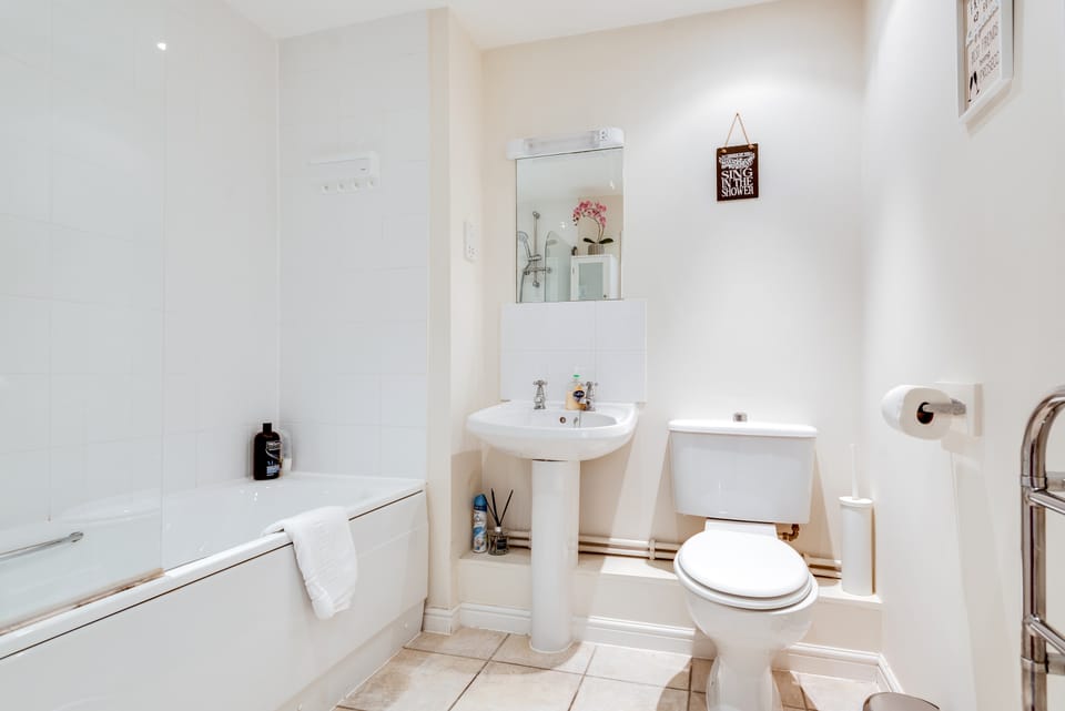 Modern 2 Bedroom Apartment in popular Jericho !!! Apartment in Oxford