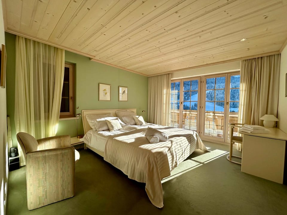 Marvelous Luxurious Furnished Flat with Outstanding Views Apartment in Saanen