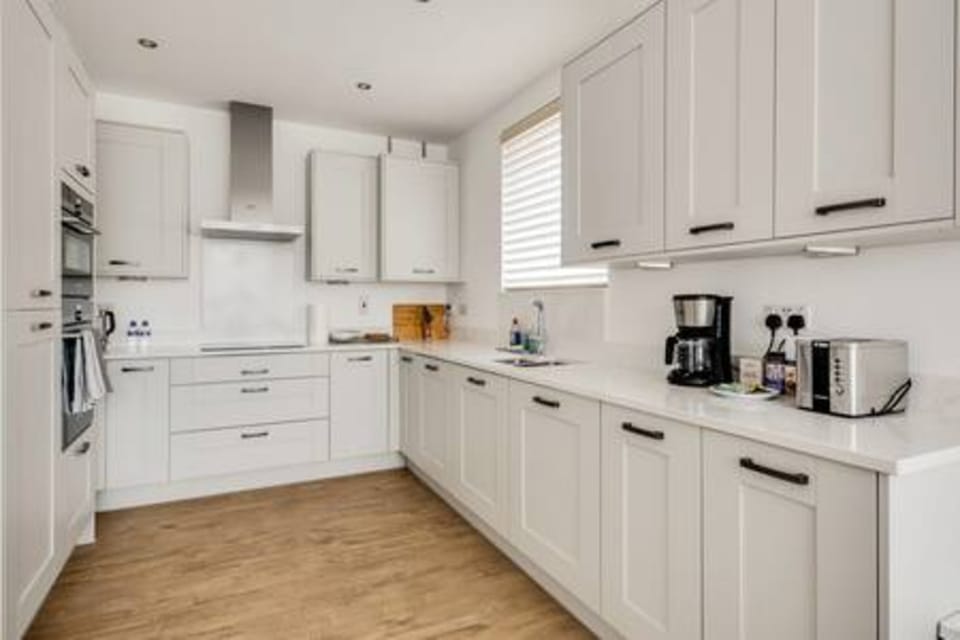 Tranquil 4-Bed Oasis Modern & Chic House in Oxford