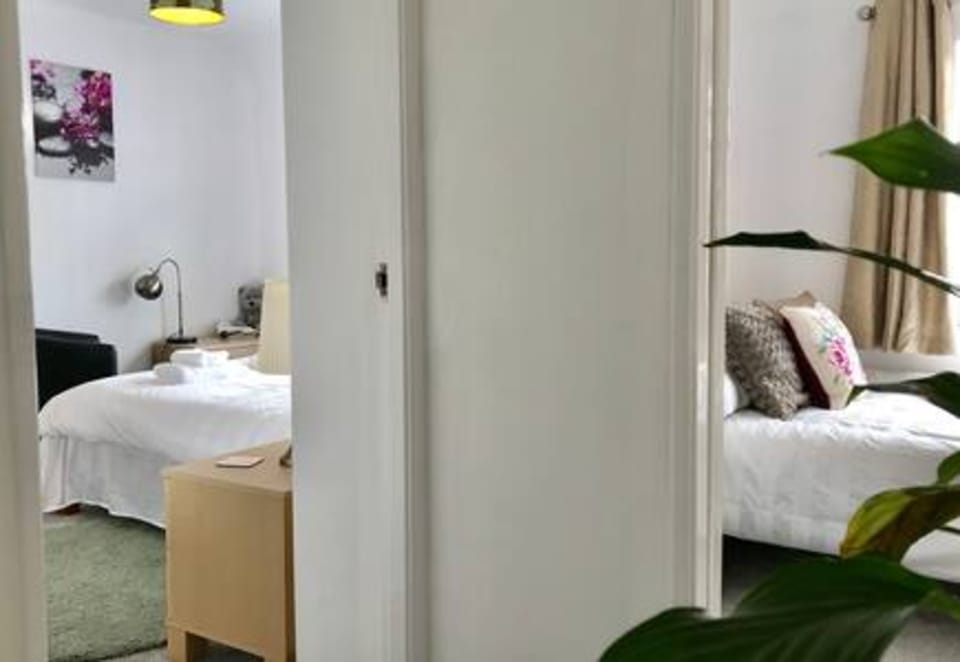 The Woodfarm Lodge - 3 Bedroom House with parking House in Oxford