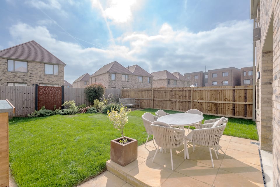 Stylish 4-BR House - free parking & nice garden House in Oxford