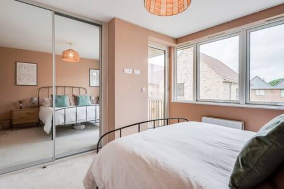 Family-Friendly Getaway - Garden, Parking Sleeps 8 House in Oxford