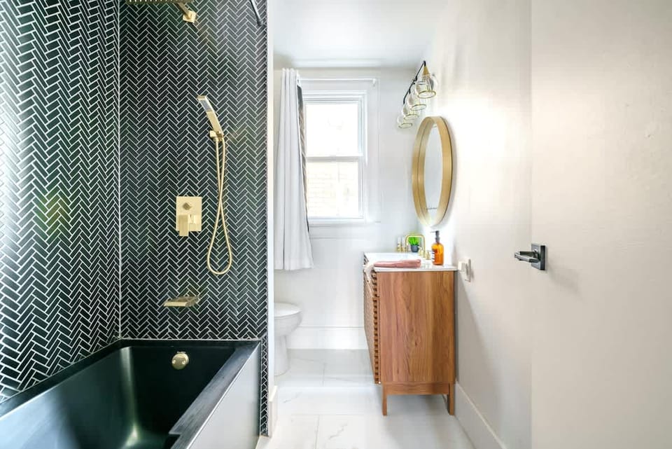 🌿 Jungle Gem by Jungle House | Walk to High Street | Private Parking | 5,800+ Reviews | Downtown & Short North | Near OSU & Nationwide Arena House in Short North