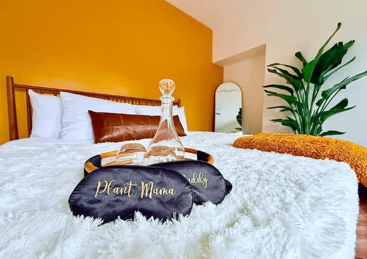 🌿 Tropic House by Jungle House | Downtown & Short North | Free Parking | 5,800+ Reviews | Near Convention Center & Nationwide Arena & Ohio State House in Ohio