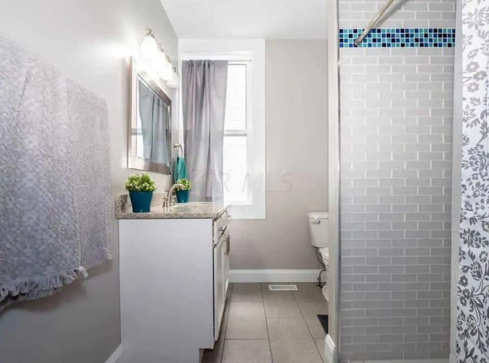 🌿 Jungle Aura by Jungle House | Downtown & Short North | Near Convention Center, Nationwide Arena & Ohio State | Free Parking | 5,800+ Reviews House in Ohio