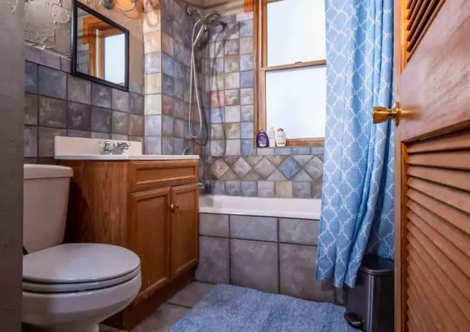 🌿 Garden Flat by Jungle House | Near Convention Center, OSU & Nationwide Arena | Downtown & Short North | 5,800+ Reviews | Free Parking House in Ohio