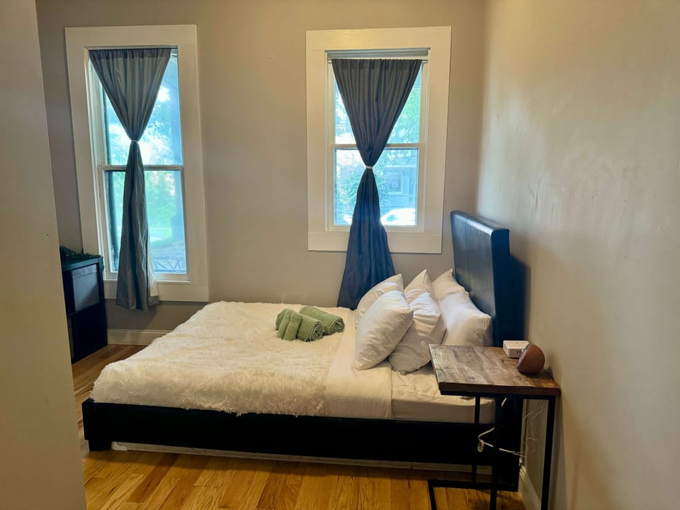 🌿 The Palmhouse by Jungle House | 5,800+ Reviews | Downtown & Short North | Close to OSU, Convention Center & Nationwide Arena | Free Parking House in Ohio
