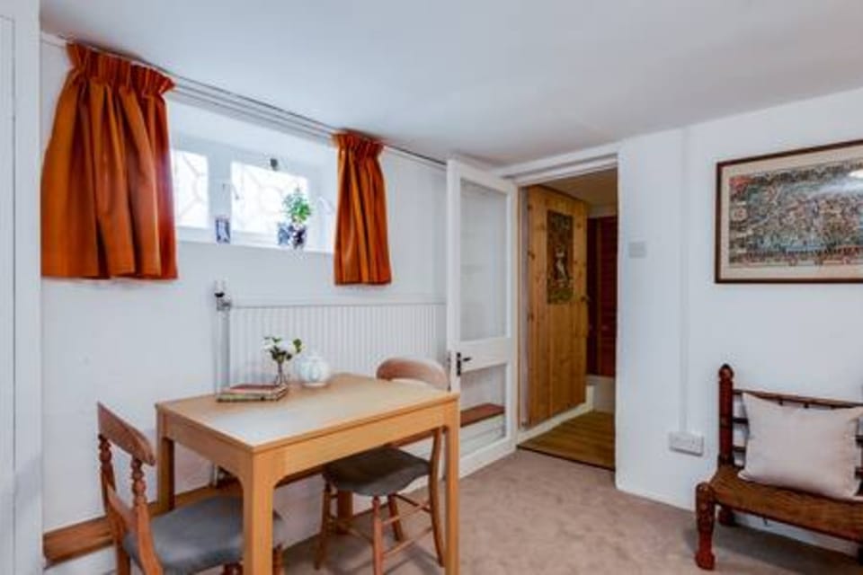 Basement Studio in Summertown with kitchenette Apartment in Oxford