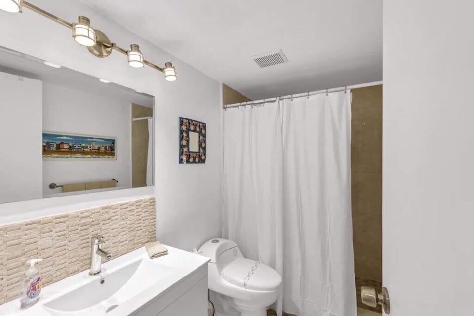 Bathroom 2.