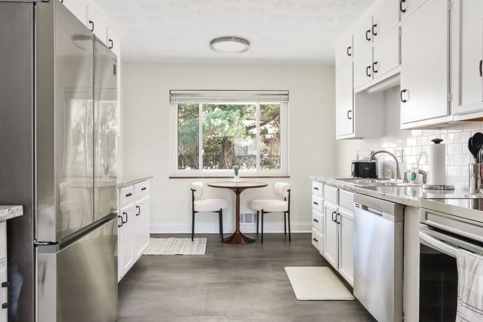 Fully Stocked Eat-In Kitchen