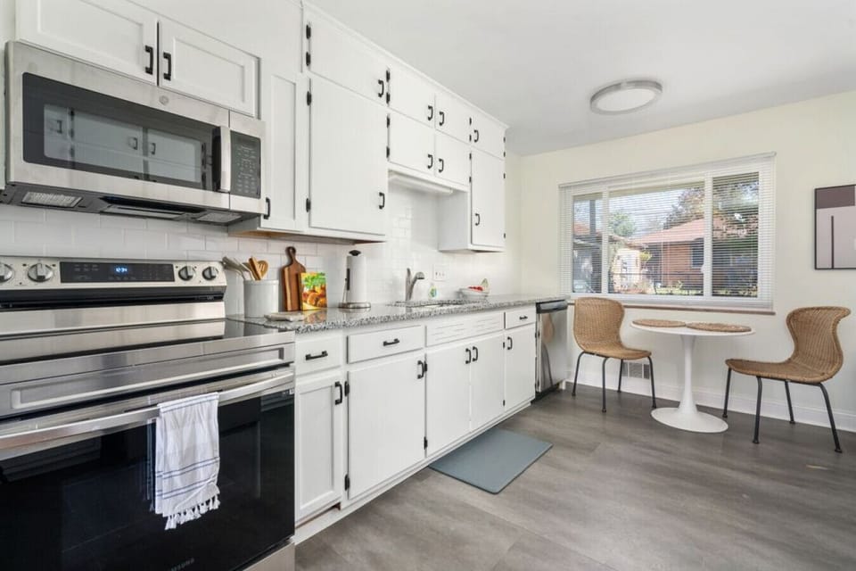 Fully Stocked Eat-In Kitchen