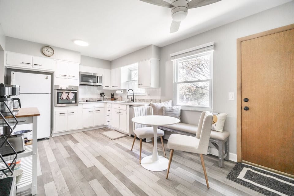 Fully Stocked Eat-In Kitchen