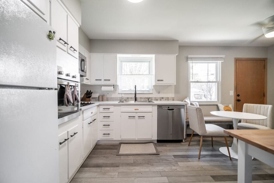 Fully Stocked Eat-In Kitchen