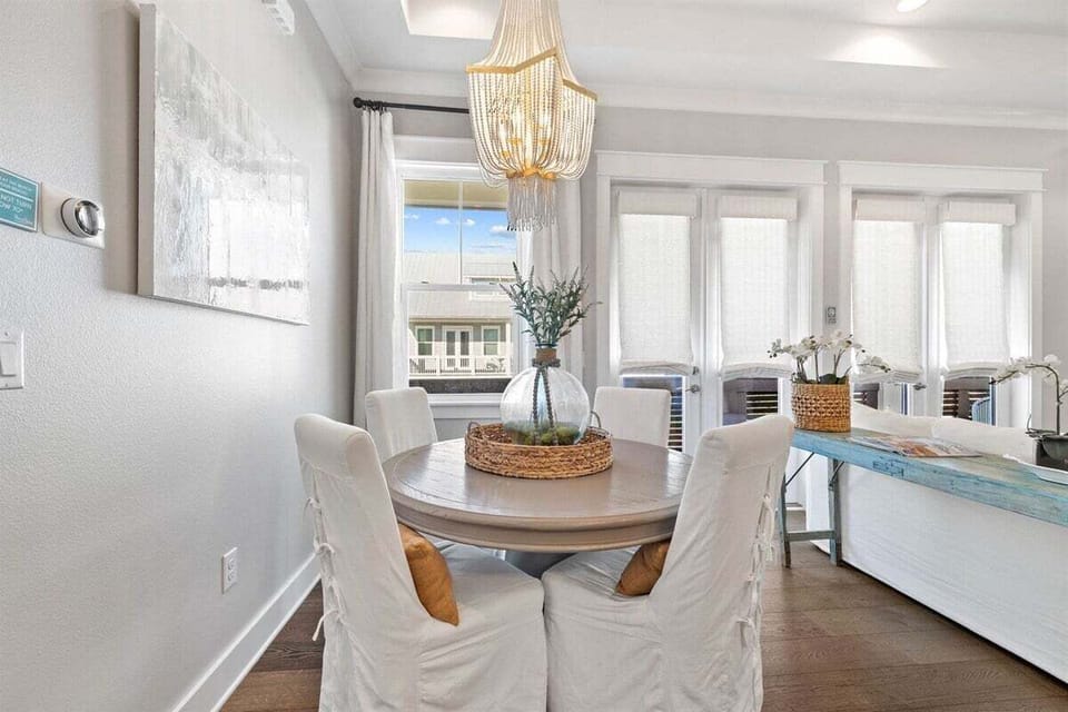 The dining area can sit up to 4 with 3 additional seats at the kitchen island.