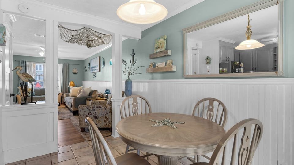 Sunshine Chateau Dining Area