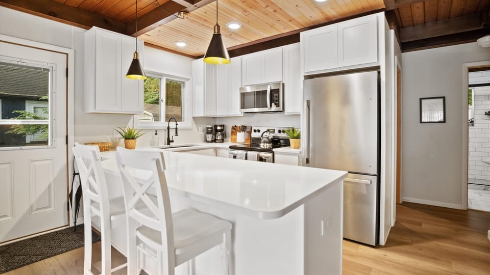 Full kitchen with dishwasher