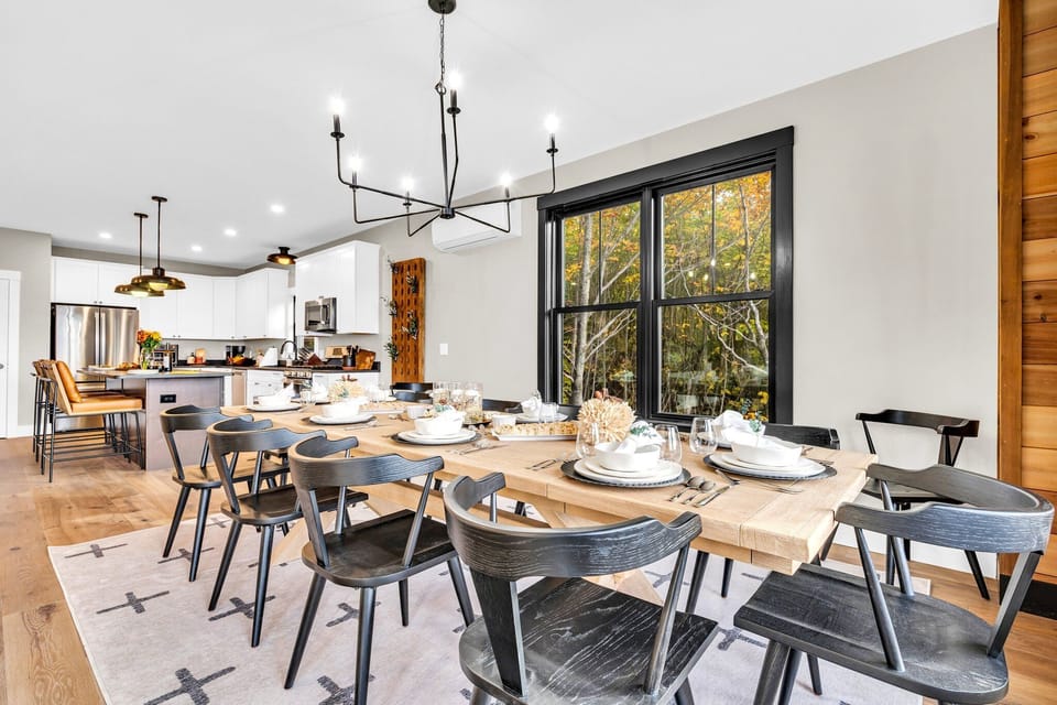 The banquet table with VIEWs is perfect for large family meals!