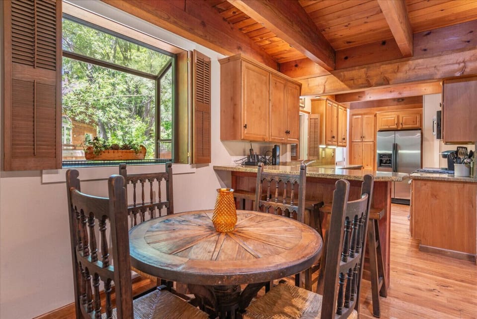 Casual dining nook in the kitchen—great for breakfast, coffee, or kids’ meals