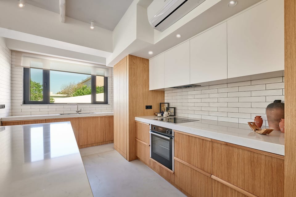 A modern wooden kitchen, with air condition to prepare your breakfast! 
