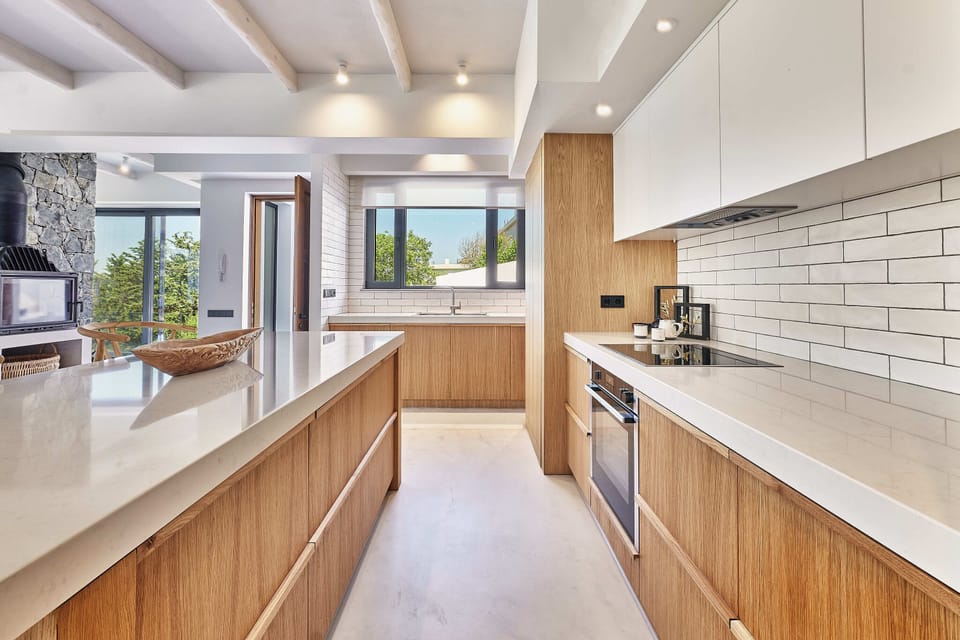 A fully equipped kitchen awaits you to prepare lovely meals!