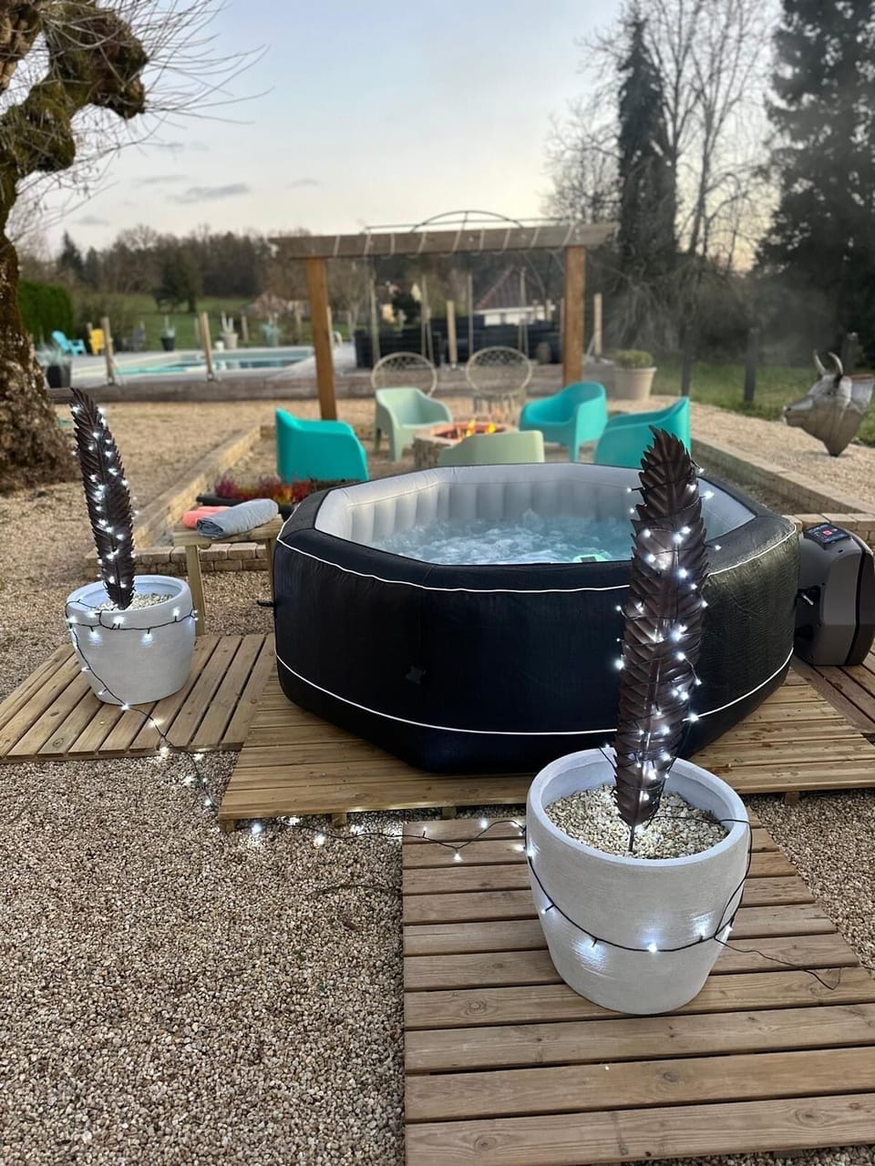 Outdoor spa tub