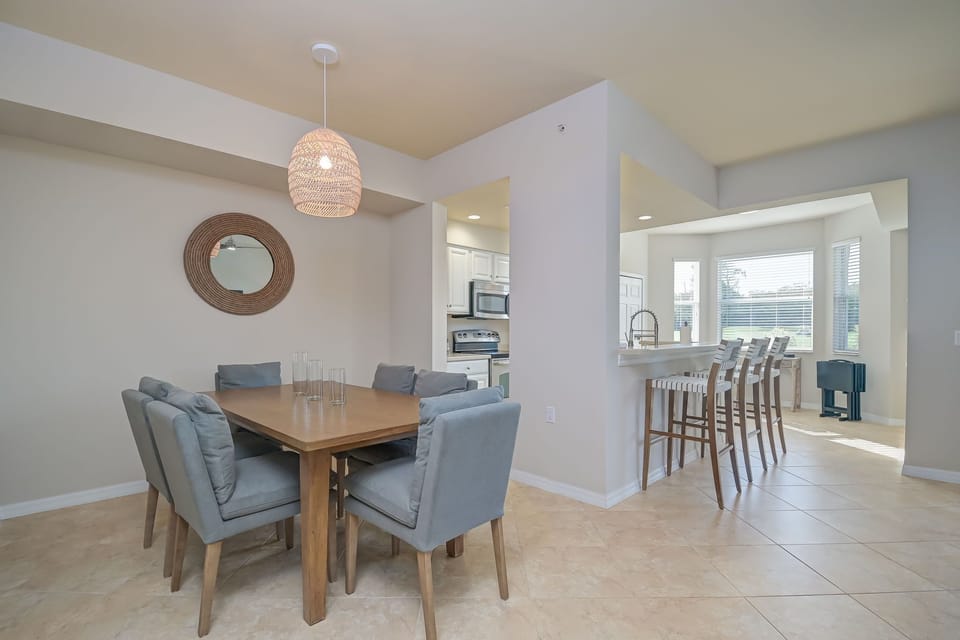Dining Room, Kitchen Bar