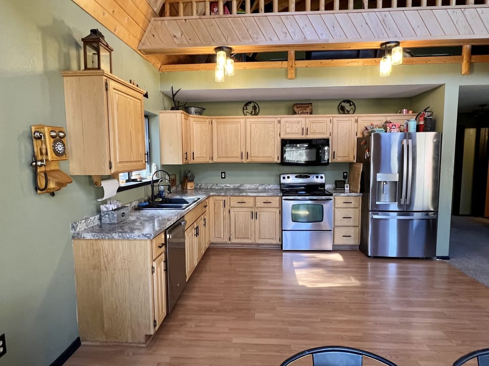 Kitchen includes reverse osmosis (R/O) purified water and fridge with ice maker