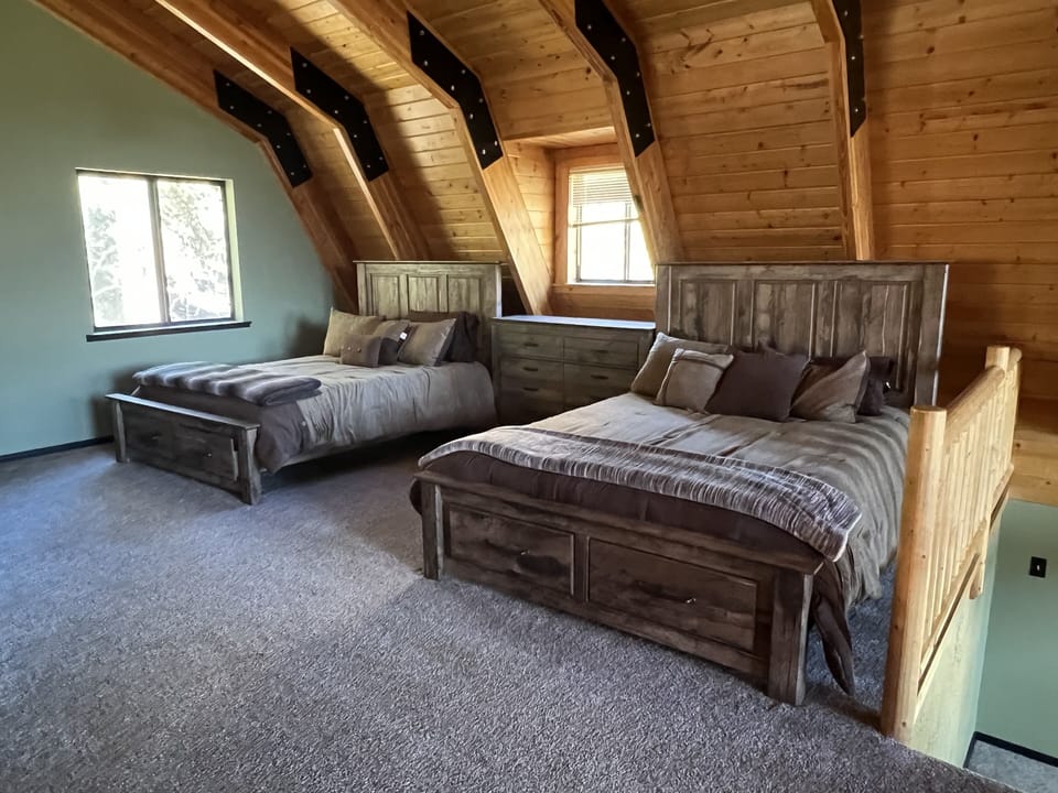 Loft 2 queen beds