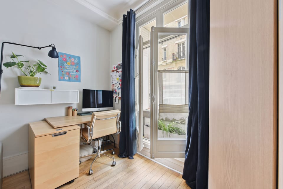 The working desk and comfortable Eames chair, fast wifi allows daily working
