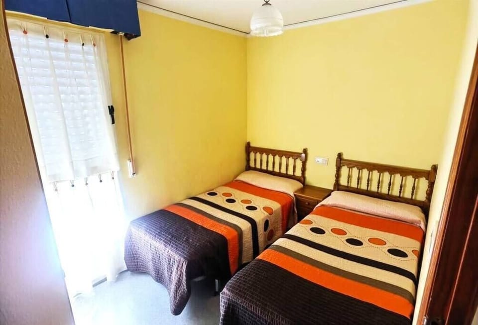 Single beds (2)
