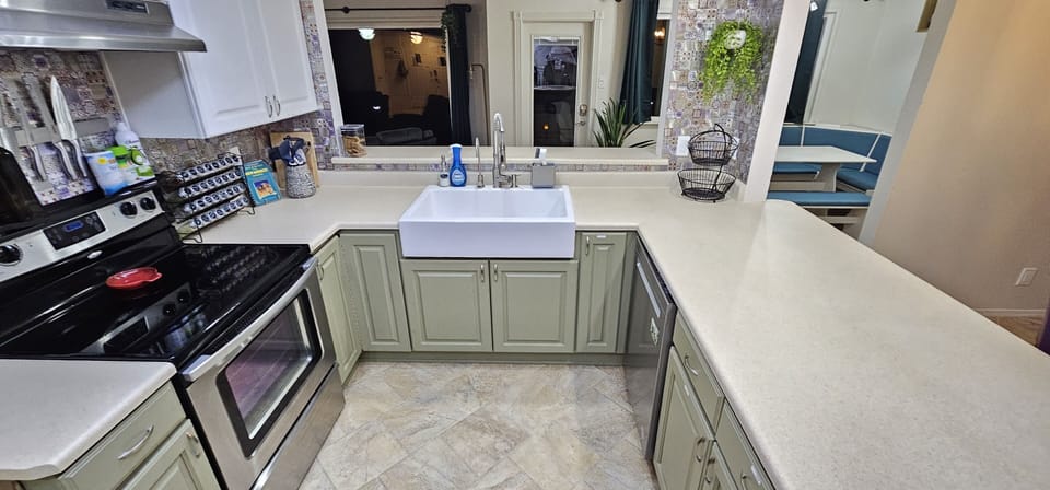 Farmhouse sink in the kitchen!