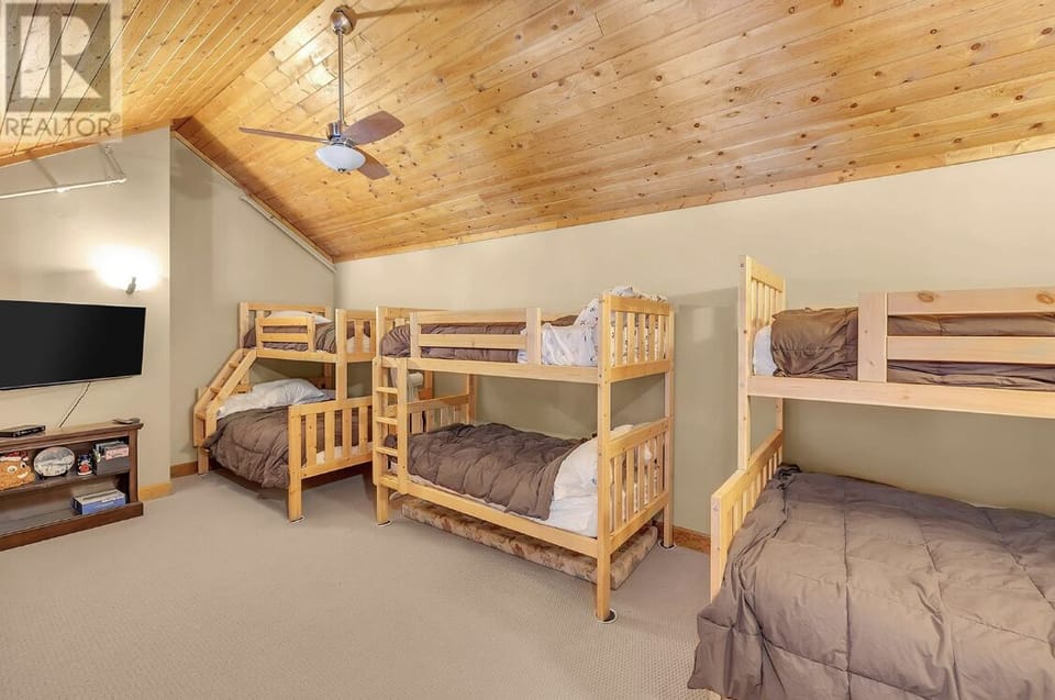 Bunk Room- sleeps 8