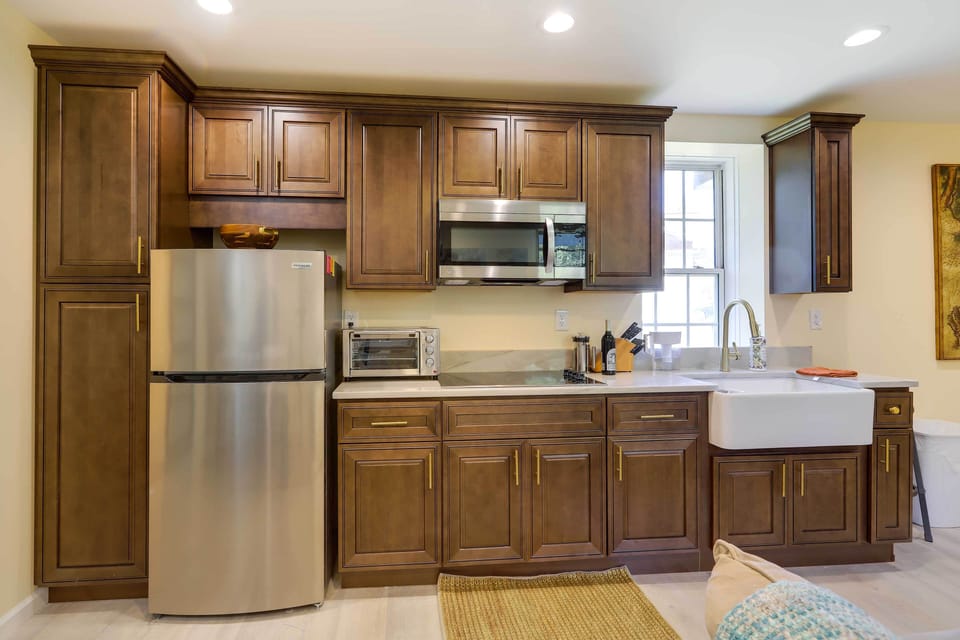 Kitchenette | Cooking Basics | Dishware & Flatware | Trash Bags | Paper Towels