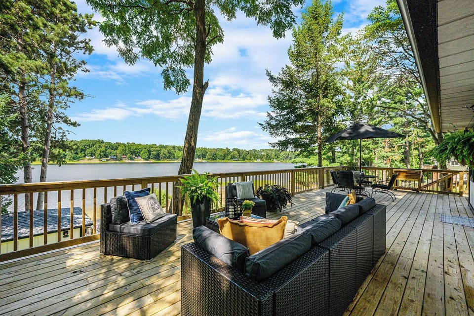 Another angle of the back deck area.