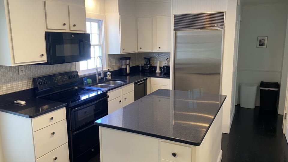 Coffee, margaritas, a Dual stove, Dual dishwasher, Ceramic Cook top, Subzero. 