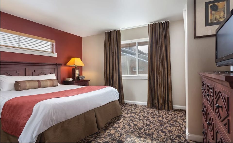 Unit may vary in layout, view, floor, and decor