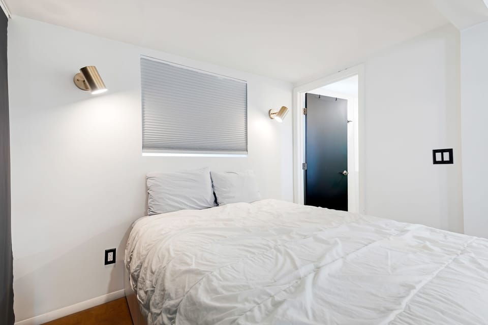 Queen bed with 6 drawers of storage underneath