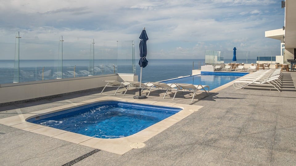 Roof top jacuzzi, pool, and bar.