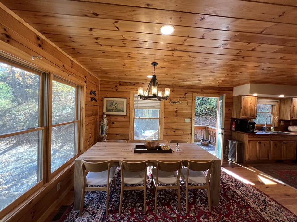#1 Fox's Den - Fox's Den Dining Area