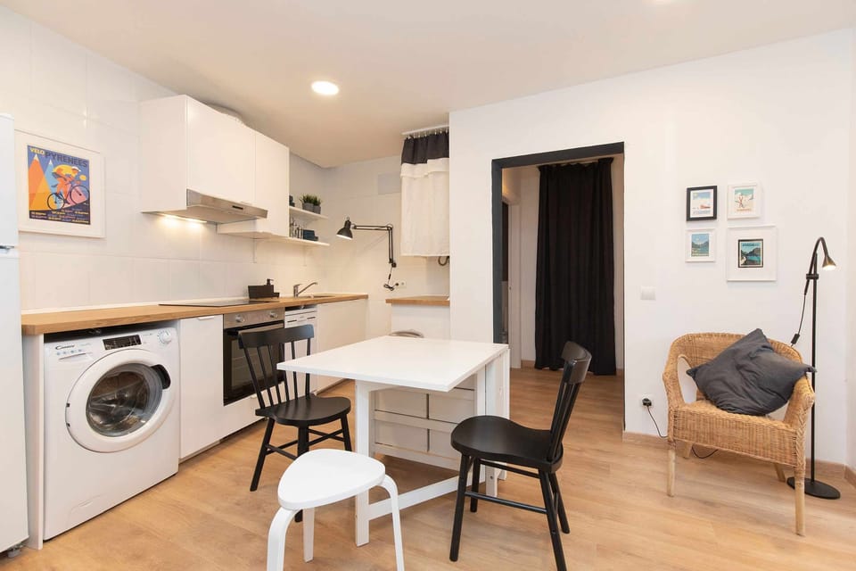 Kitchen or kitchenette,Dining area