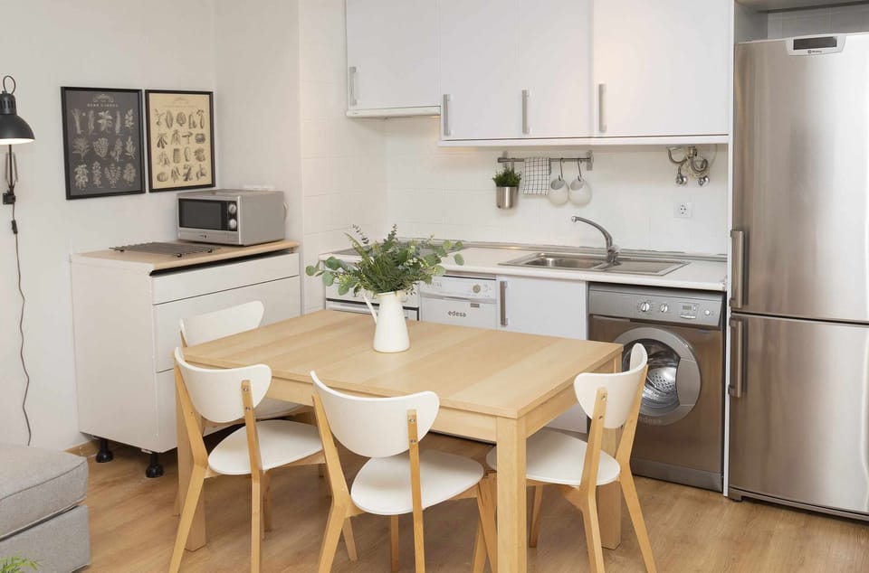 Kitchen or kitchenette,Dining area