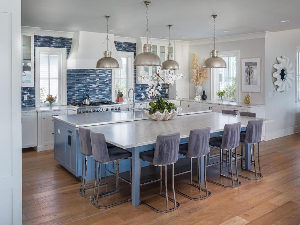 Large Chef's kitchen with large island