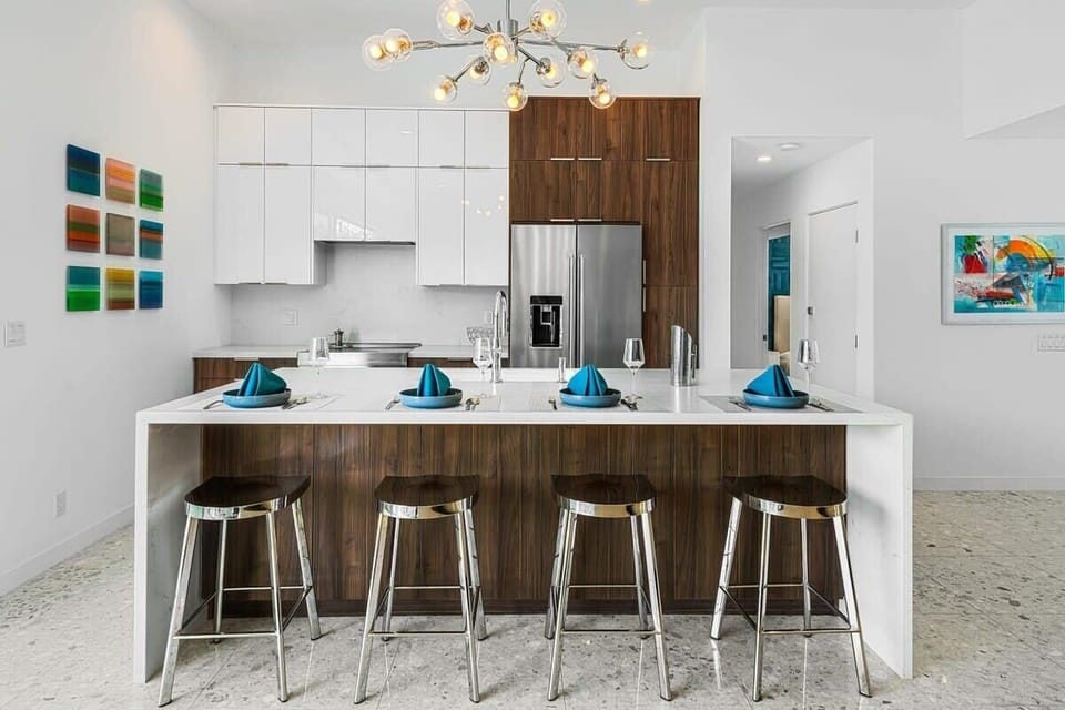 Step into a chef's paradise with this stylish, well-appointed modern kitchen. Featuring stainless steel appliances, sleek countertops, & ample cabinet space, it's the perfect space to cook & gather with family & friends, creating delicious memories!