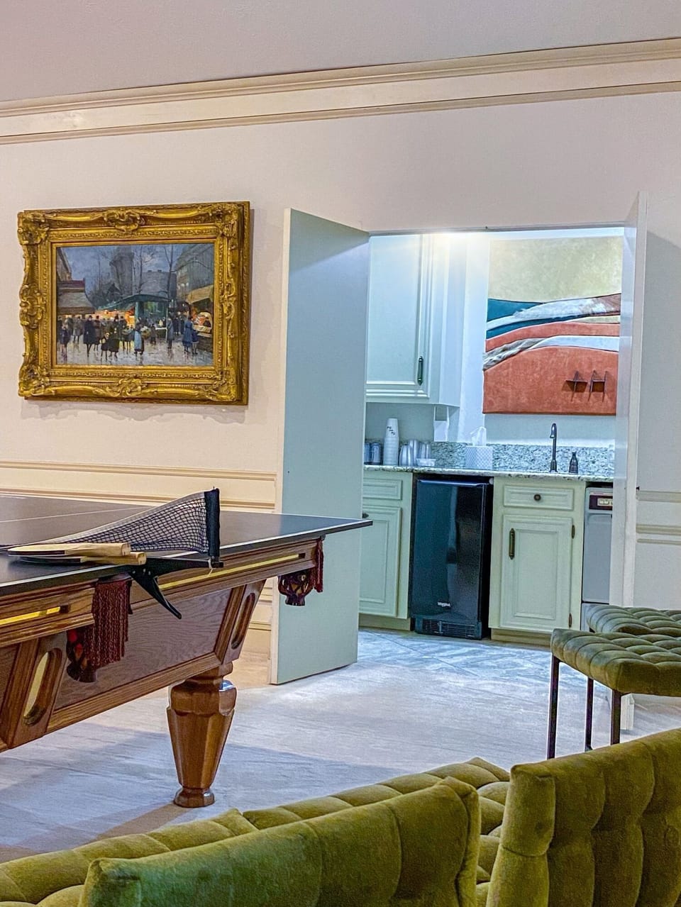 Enjoy a game of pool and prep some cocktails in Buck’s Bar.