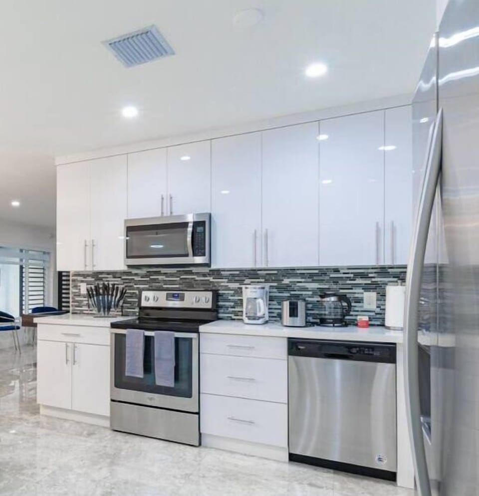 Fully equipped kitchen.